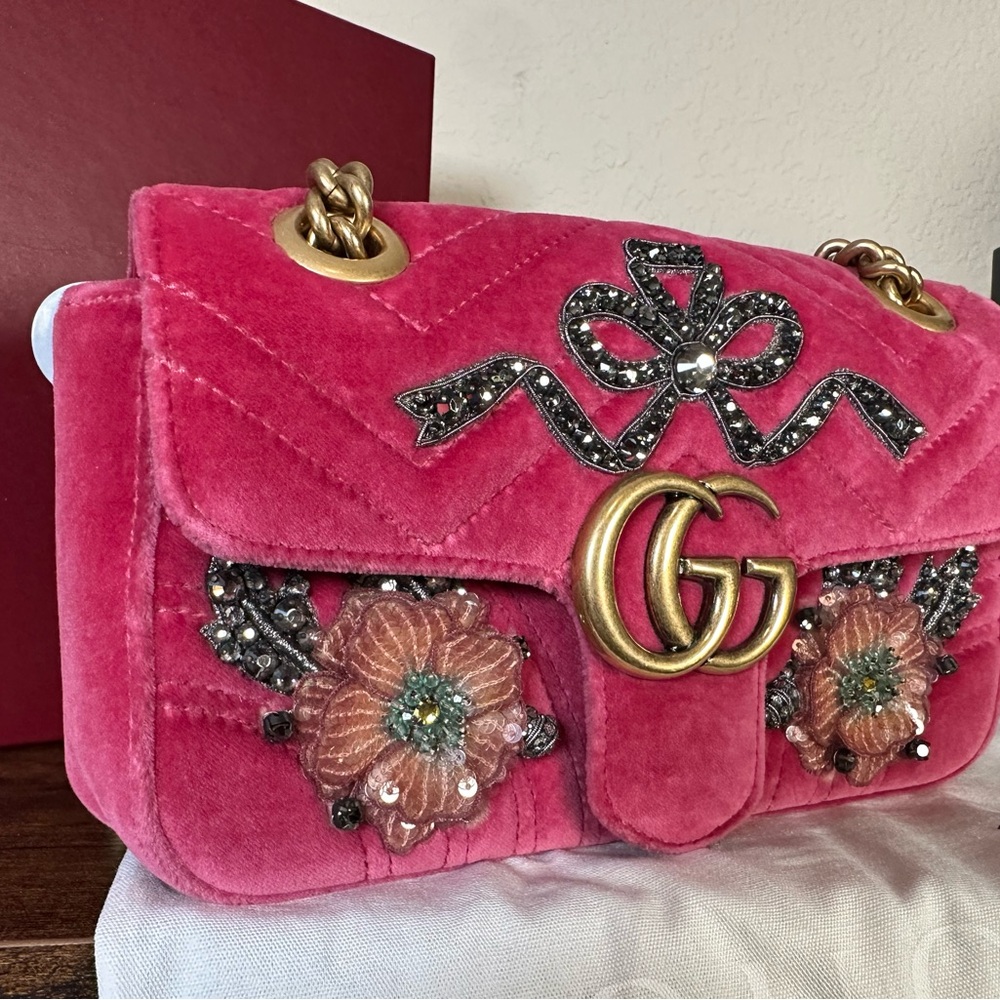 Authentic Gucci Pink Velvet GG Marmont Floral Embellished Crossbody Bag - Picture 2 of 12